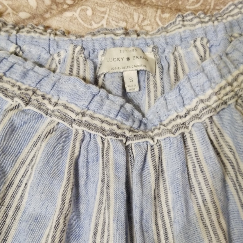 Super cute ruffle sleeves lucky brand top